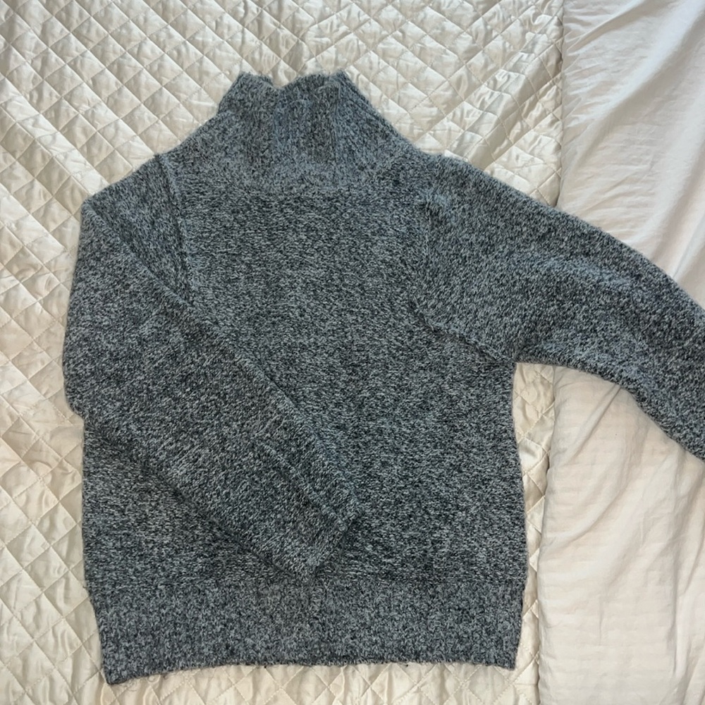 Charcoal / off blue sweater